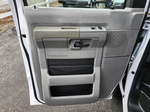 Used 2018 Ford E-350 and Econoline 350 Super Duty w/ Power Windows & Locks Group image 15