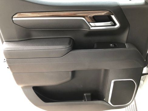 Used 2025 Chevrolet Silverado 1500 LT AWD/4WD image 12