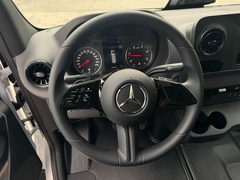 Used 2025 Mercedes-Benz Sprinter 2500 image 12