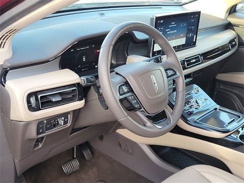 Certified 2022 Lincoln Nautilus FWD w/ Premium Package image 9