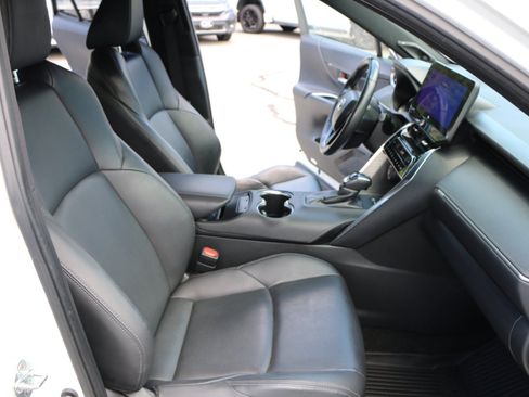 Used 2023 Toyota Venza XLE AWD/4WD image 29