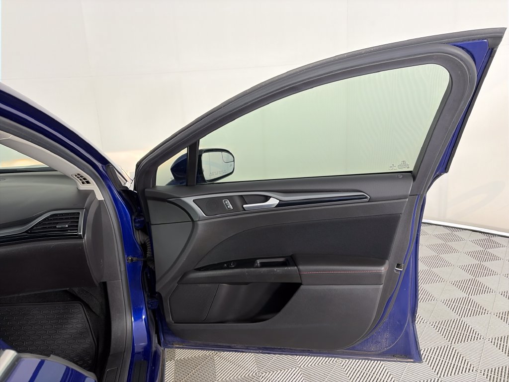 Used 2016 Ford Fusion SE FWD image 29