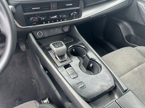 Used 2023 Nissan Rogue SV image 32