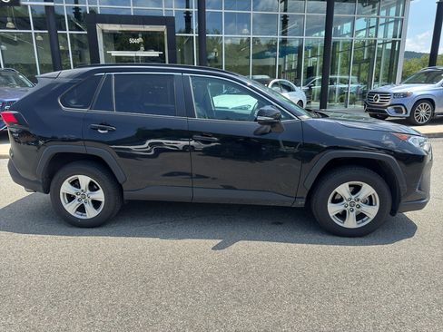 Used 2019 Toyota RAV4 XLE AWD/4WD image 5