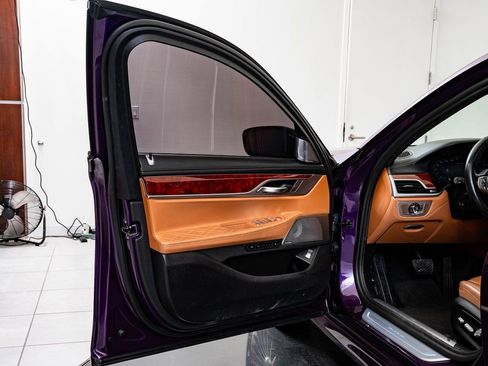 Certified 2022 BMW ALPINA B7 xDrive w/ Luxury Rear Seating Package image 30