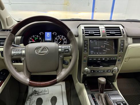 Used 2019 Lexus GX 460 Premium w/ Premium Package image 32