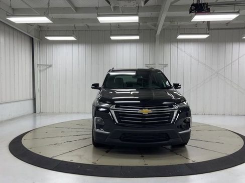 Used 2023 Chevrolet Traverse LT w/ LT Premium Package image 3