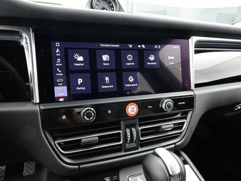 Certified 2025 Porsche Macan AWD/4WD image 10