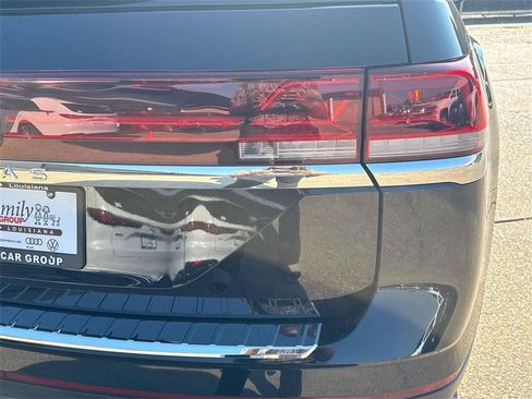 New 2026 Volkswagen Atlas SE FWD image 9
