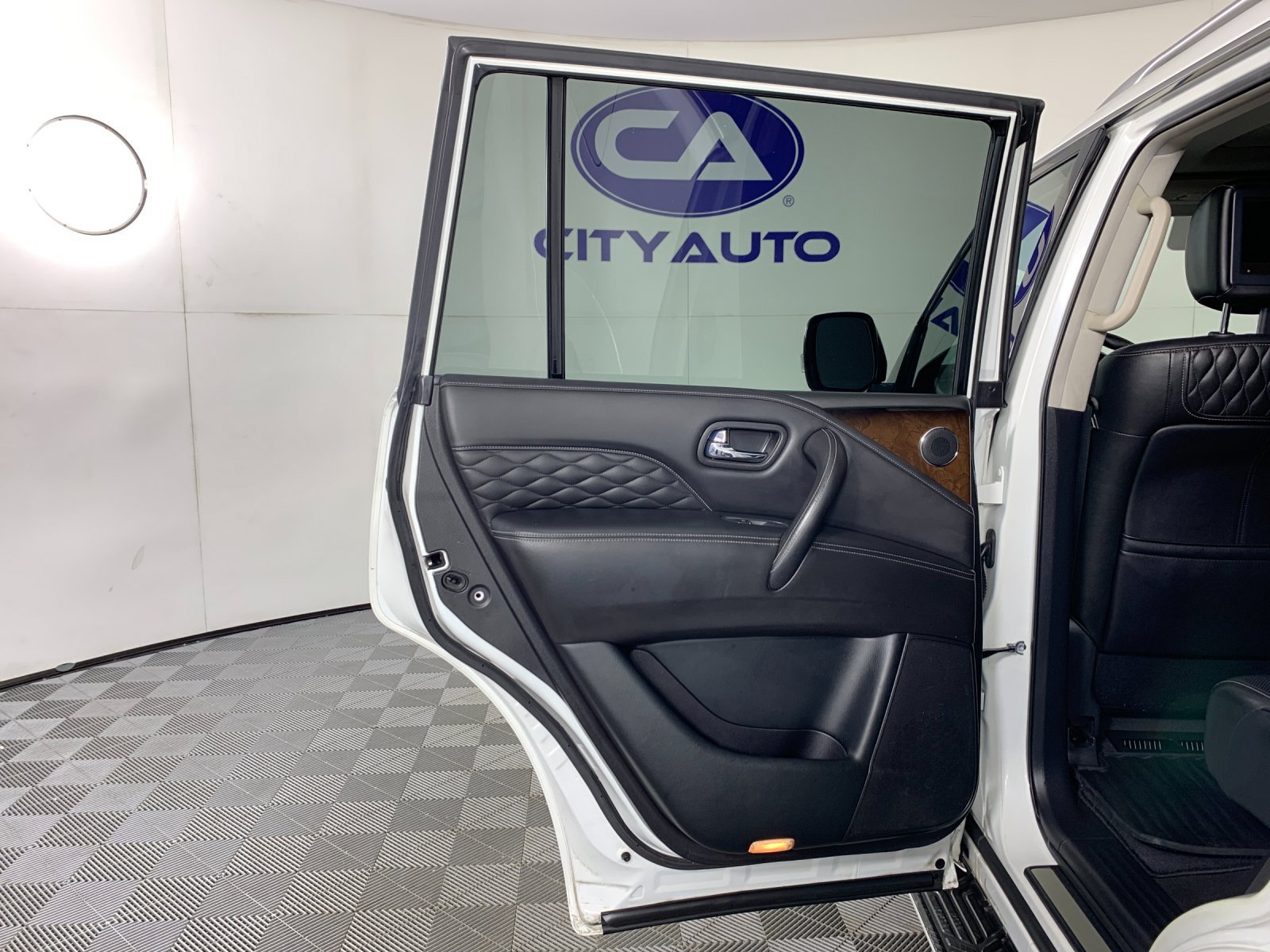 Used 2018 INFINITI QX80 4WD w/ Deluxe Technology Package image 28