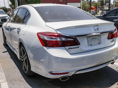 Used 2016 Honda Accord Touring image 8