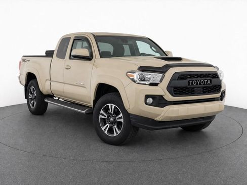 Used 2016 Toyota Tacoma TRD Sport w/ Towing Package RWD image 2