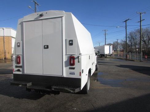 New 2026 Ford F550 4x4 Crew Cab image 5