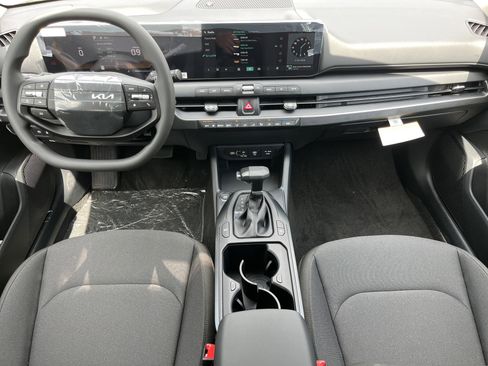 New 2026 Kia K4 LXS FWD image 3
