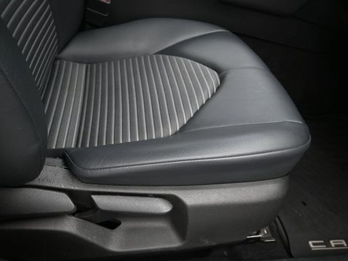 Used 2018 Toyota Camry SE w/ Moonroof Package image 30