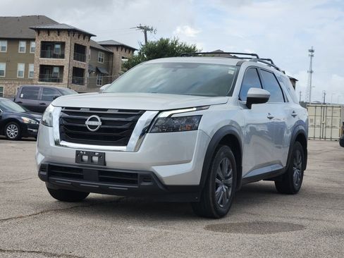 Used 2025 Nissan Pathfinder SV w/ SV Premium Package FWD image 2