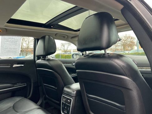 Used 2015 Chrysler 300 C image 26