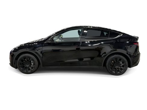 Certified 2022 Tesla Model Y Long Range AWD/4WD image 3
