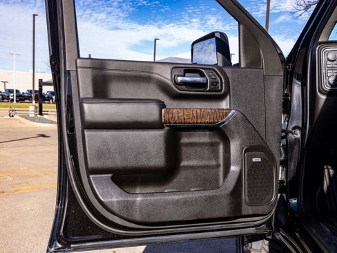 Used 2023 GMC Sierra 2500 Denali w/ Denali Black Diamond Edition AWD/4WD image 33