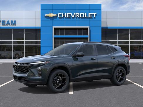 New 2026 Chevrolet Trax LT w/ Driver Confidence Package FWD image 2