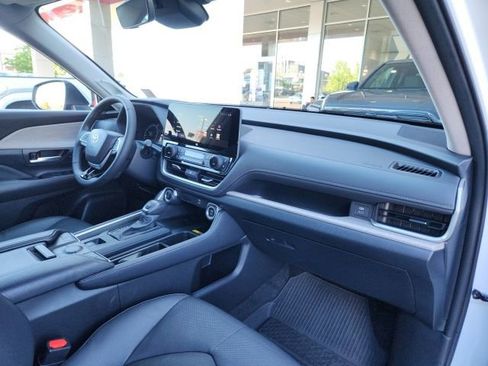 Used 2024 Toyota Grand Highlander AWD image 27