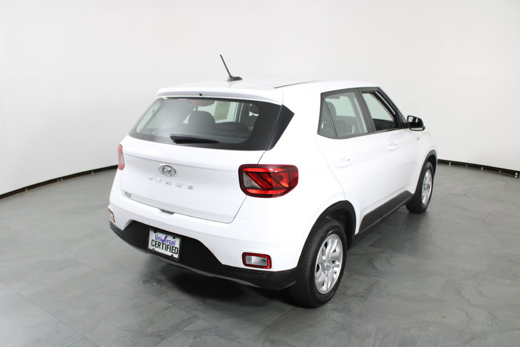 Certified 2024 Hyundai Venue SE FWD image 4