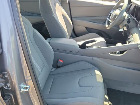 Certified 2023 Hyundai Elantra SE FWD image 18