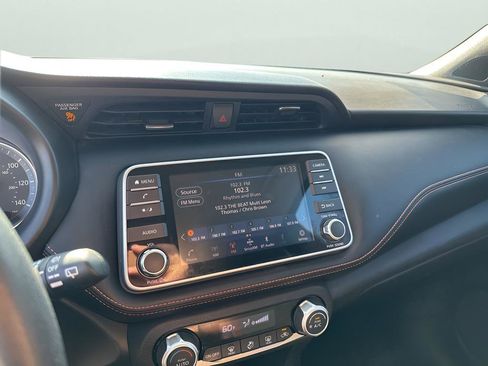 Used 2019 Nissan Kicks SR w/ Exterior Package image 34