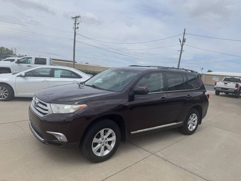 Used 2012 Toyota Highlander FWD w/ Tech Pkg image 3