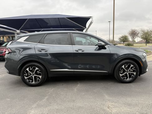 Used 2024 Kia Sportage EX image 8