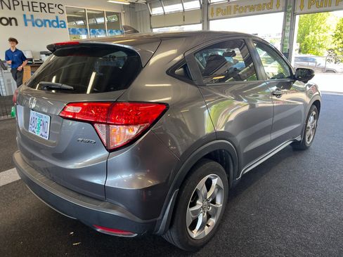 Used 2017 Honda HR-V EX image 4