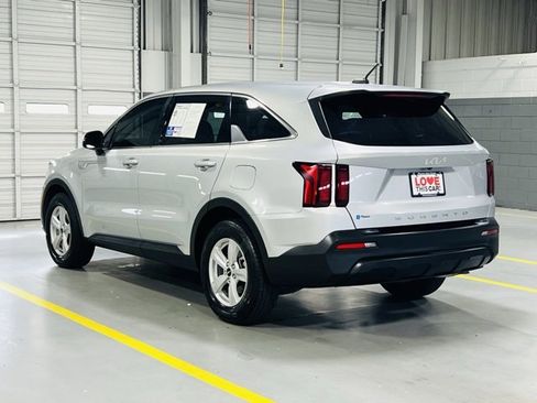 Used 2022 Kia Sorento LX image 16