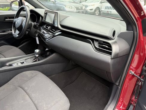 Used 2018 Toyota C-HR XLE FWD image 15