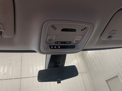 Used 2020 Chevrolet Traverse LT w/ LT Premium Package image 18