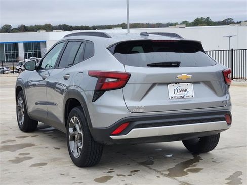 Certified 2024 Chevrolet Trax LT w/ Sunroof Package image 8
