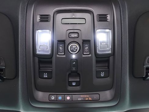 Used 2022 Chevrolet Tahoe Premier AWD/4WD image 20