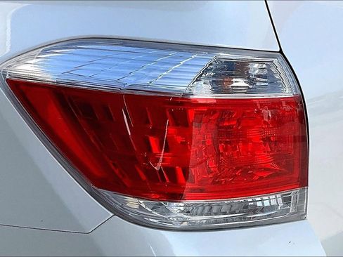 Used 2012 Toyota Highlander Limited image 21