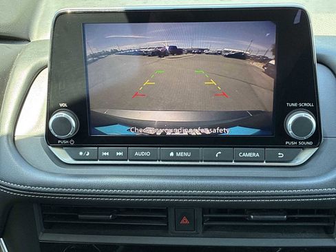 Used 2024 Nissan Rogue S AWD/4WD image 22