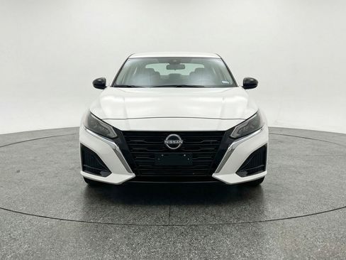 Used 2025 Nissan Altima 2.5 SV image 2
