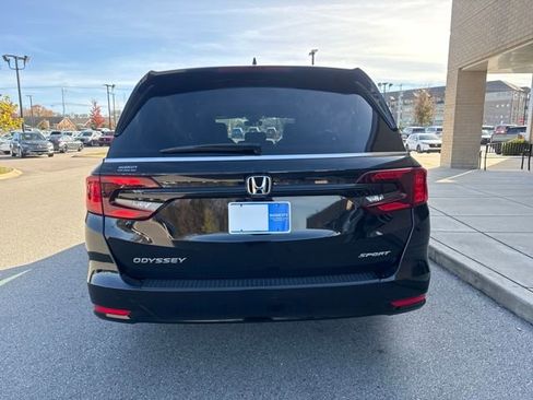 Used 2023 Honda Odyssey Sport image 3