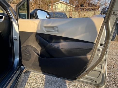 Used 2025 Toyota Corolla LE image 21