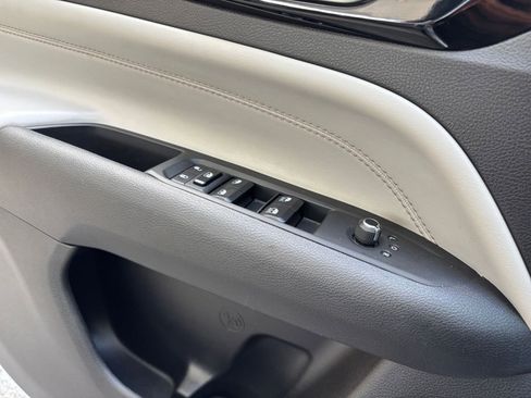 Used 2025 Jeep Compass Limited image 18