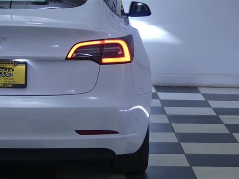 Used 2021 Tesla Model 3 Standard Range Plus image 29
