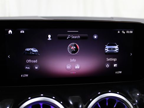 Used 2025 Mercedes-Benz GLA 250 4MATIC image 18