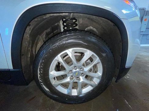 Used 2020 Chevrolet Traverse LT image 19