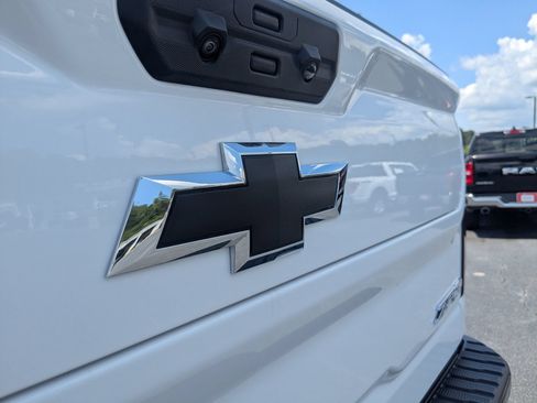 Used 2025 Chevrolet Silverado 2500 ZR2 w/ Technology Package AWD/4WD image 31