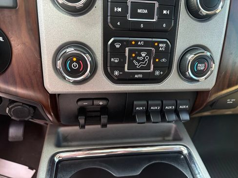 Used 2016 Ford F350 Lariat w/ Lariat Ultimate Package AWD/4WD image 20