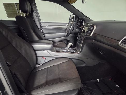 Used 2021 Jeep Grand Cherokee Laredo AWD/4WD image 32