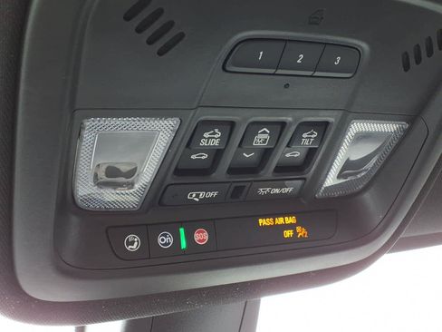 Used 2023 Chevrolet Traverse RS AWD/4WD image 15