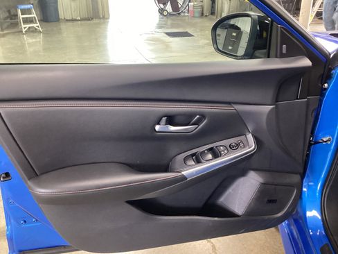 Used 2024 Nissan Sentra SR w/ SR Premium Package FWD image 10